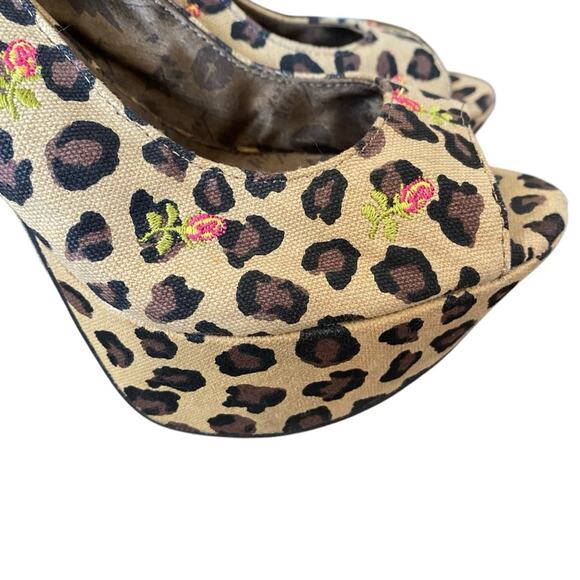Betsey Johnson Mystify Leopard Embroidered Sling Back Platform Heels size 8 Tan - Picture 2 of 10